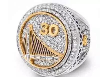 NBA哪款总冠军戒指最好看？勇士最有创意，战绩用宝石镶在戒指上