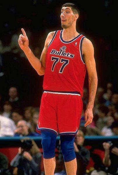 NBA历史4位最高的球员：姚明226cm仅第四，站着扣篮之人参加选秀