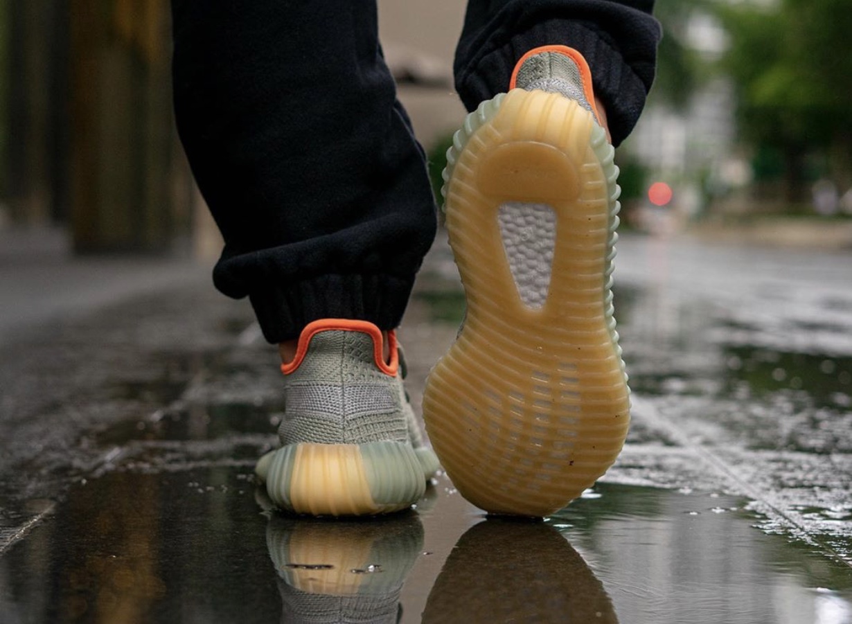 Yeezy 350 V2,adidas,发售,上脚,FX90  哈密瓜配色？！侧透满天星 Yeezy 350 V2 上脚来了！发售临近！