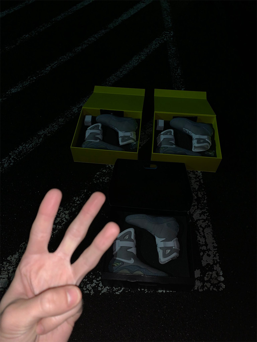 Mag,Nike 這才叫「球鞋錦鯉」吧!有人居然撿到了六雙 Nike Mag! Mag,Nike 這才叫「球鞋錦鯉」吧!有人居然撿到了六雙 Nike Mag!