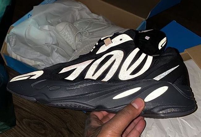 adidas Yeezy 700 MNVN,Black,FV  定价下调！侃爷 Yeezy 700 MNVN 终于有发售日期了，不过...