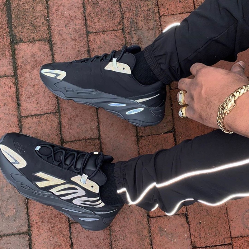 adidas Yeezy 700 MNVN,Black,FV  定价下调！侃爷 Yeezy 700 MNVN 终于有发售日期了，不过...