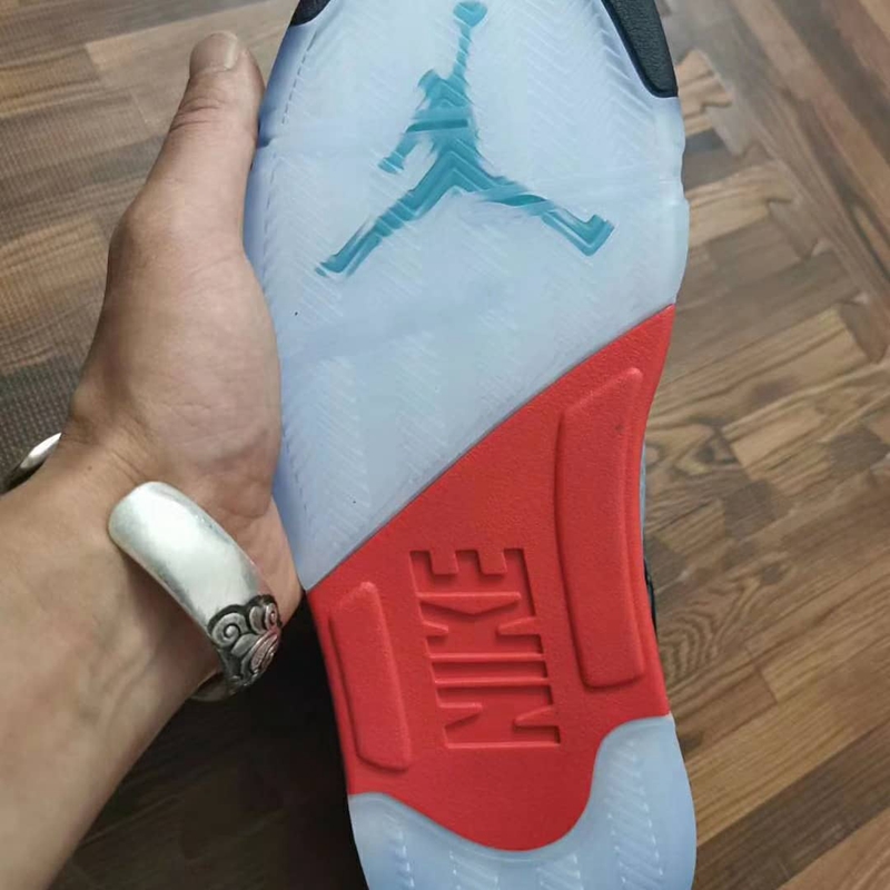 AJ5,Air Jordan 5,CZ1786-001,发售  鞋舌彩蛋首度曝光！AJ5 “Top 3” 最新实物释出！5 月发售！