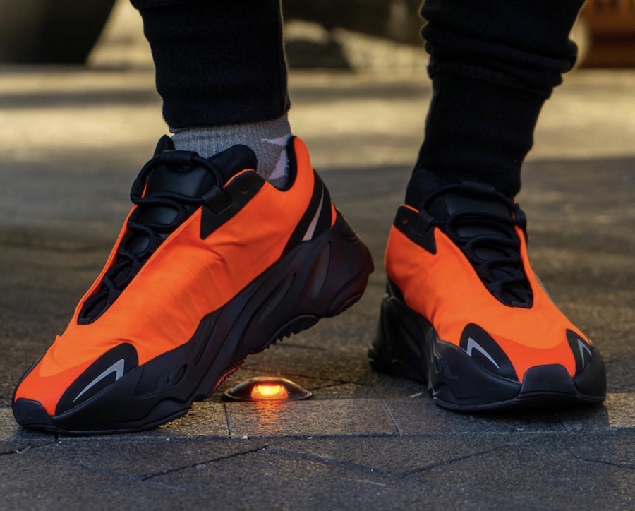 yeezy boost 700 mnvn 即将迎来全新黑橙配色,指定区域发售