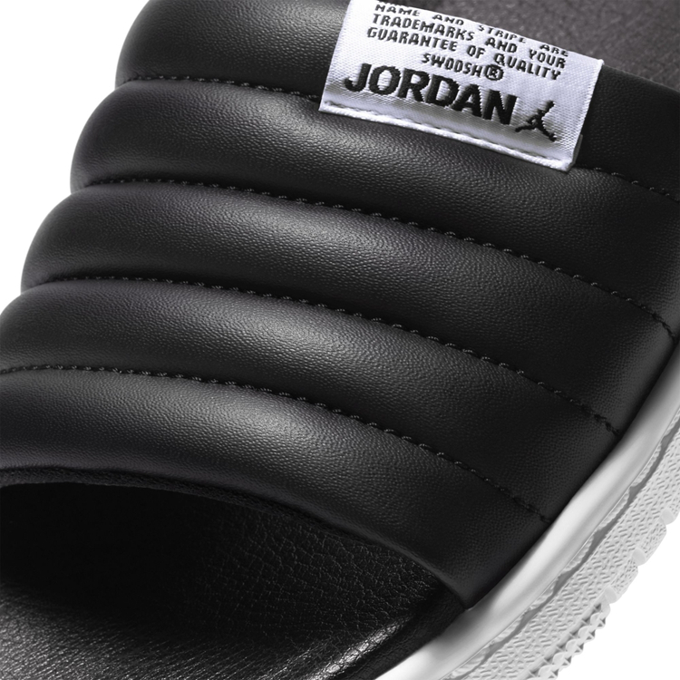 Jordan,拖鞋  光看鞋底真没想到！Jordan 打造 AJ1 鞋底造型拖鞋，官图曝光！