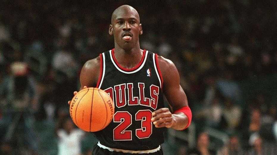 Michael Jordan refused to play with Isiah Thomas on 1992 'Dream ...