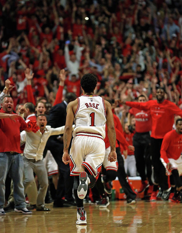Cleveland Cavaliers V Chicago Bulls - Photograph by Jonathan Daniel