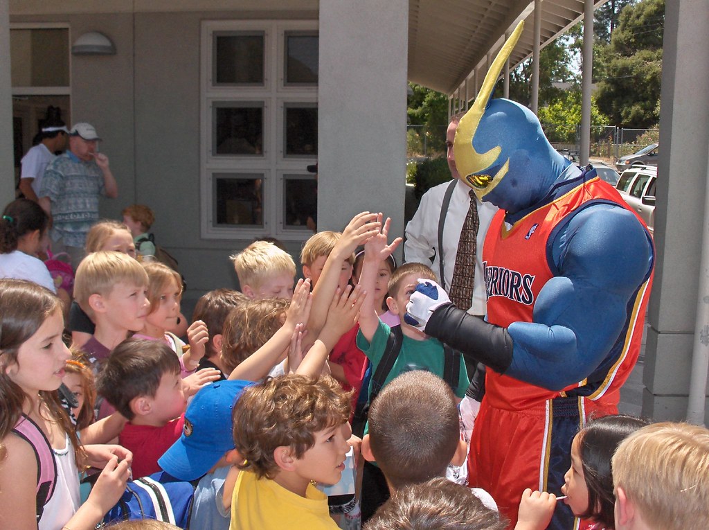 Thunder the mascot | The Golden State Warriors mascot made a… | Flickr