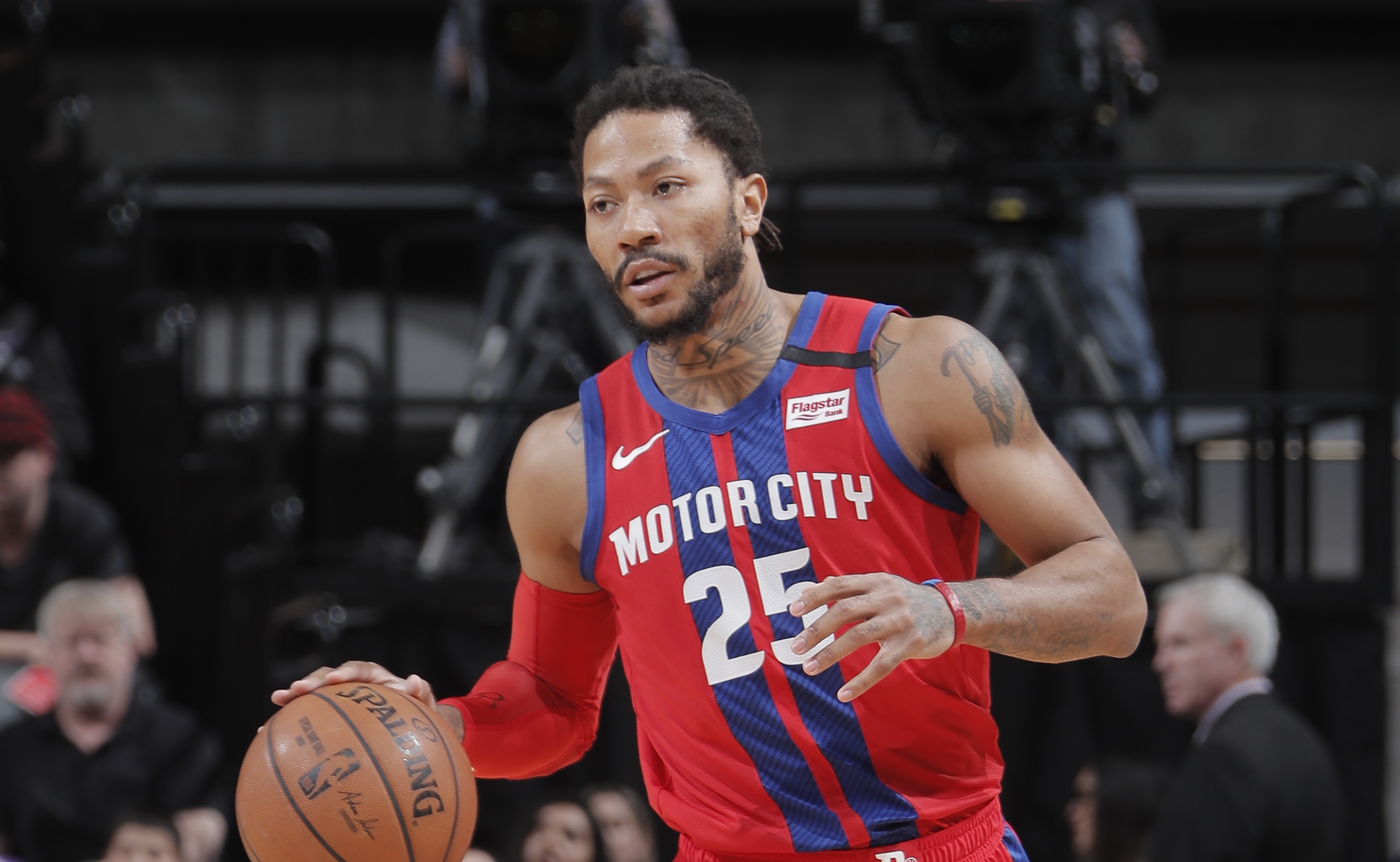Pistons lose Derrick Rose to ankle injury in loss to Kings | NBA.com