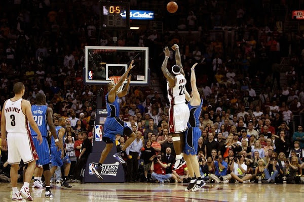 lebron_james_nba_090522_cle-vs-orl-03-game-2.jpg