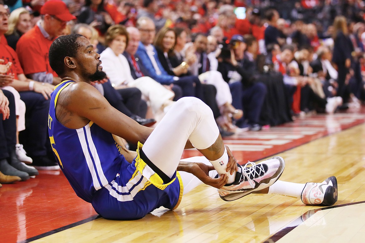 https_//hypebeast.com/wp-content/blogs.dir/4/files/2019/06/nba-2019-warriors-kevin-durant-game5-injury-leaves-1.jpg