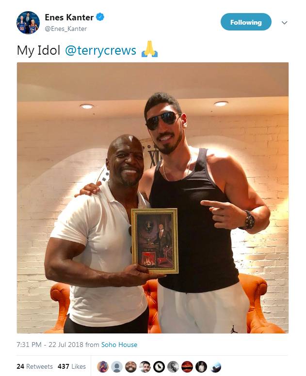 坎特在图片上配问道:"我的男神@terrycrews(保佑)".