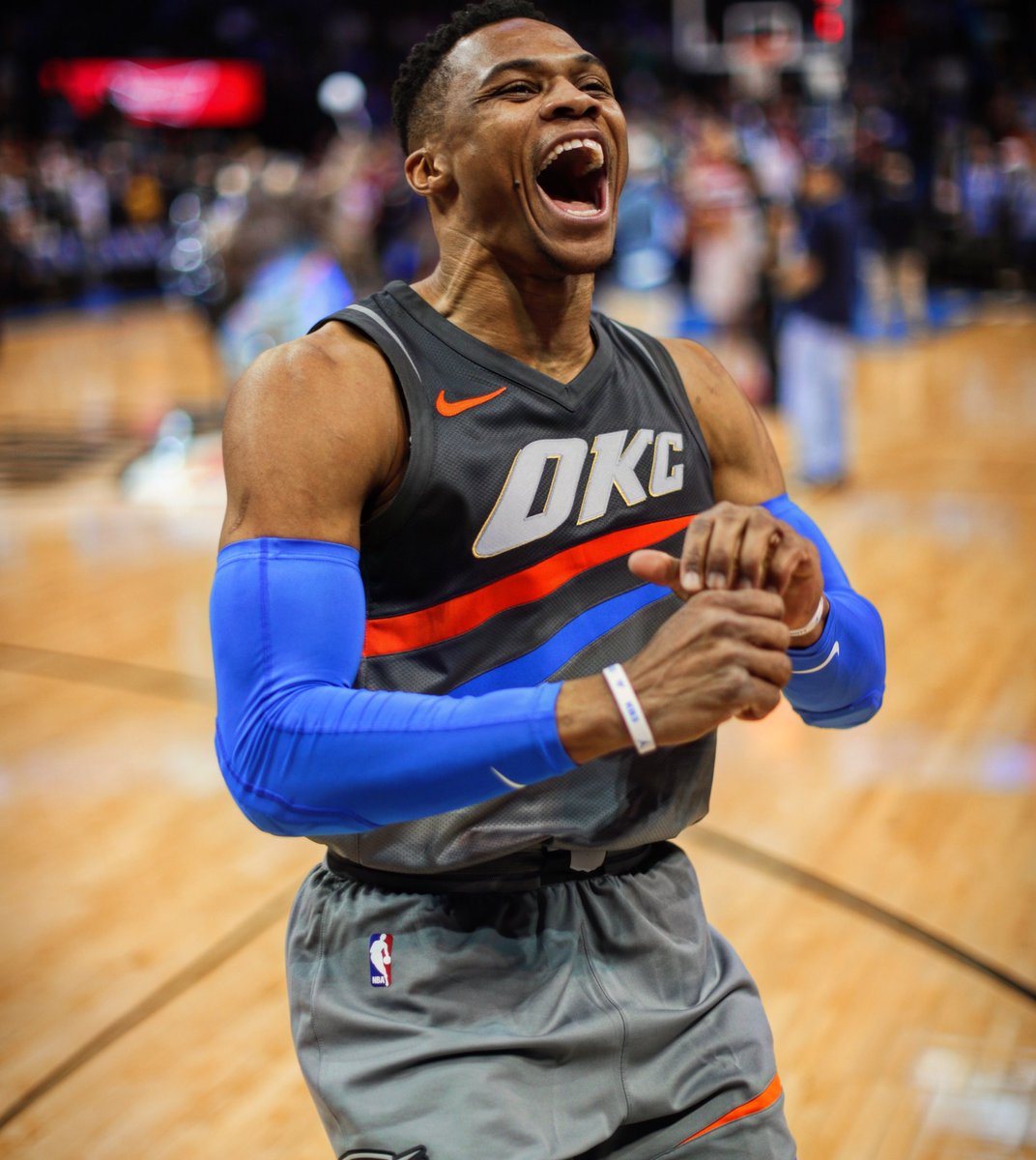 NBA - Top 10 de la nuit : Le dunk colossal de Russell Westbrook
