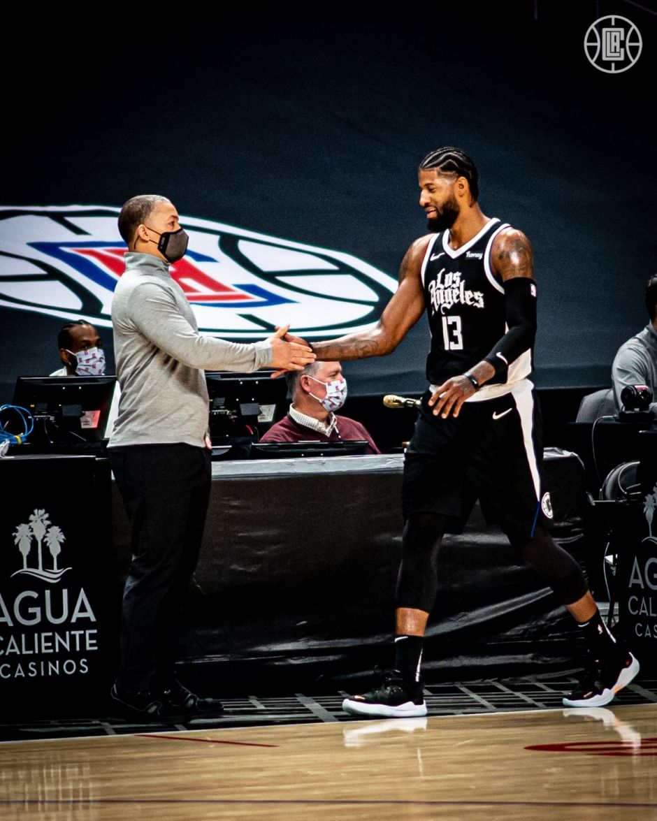 NBA常规赛快船108-100击败雷霆