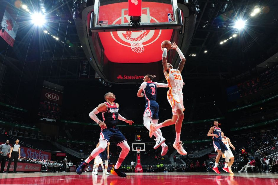北京时间5月11日，2020-2021赛季NBA常规赛精彩图片：奇才客场124-125不敌老鹰，威少砍下28分13篮板21助攻的三双数据，生涯第182次三双成为历史第一人。