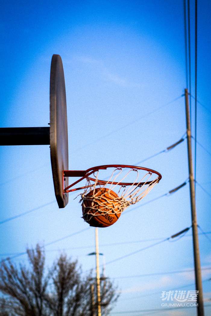篮球筐是篮球不可缺失的，篮筐手机超清壁纸
