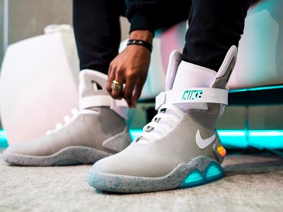 这运气也是没谁了！空手捡到六双 Nike Mag！净挣啊！