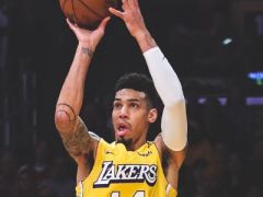首節(jié)戰(zhàn)報：格林17+3，戴維斯12+7，湖人42-30領先鵜鶘
