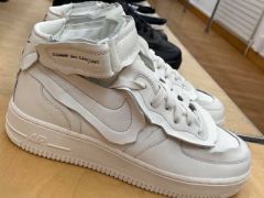  CdG x Nike Air Force 1 Mid 首次亮相！简约又不失设计感