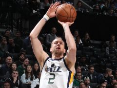 NBA常規(guī)賽爵士vs湖人，首節(jié)結(jié)束爵士以24 - 24打平湖人