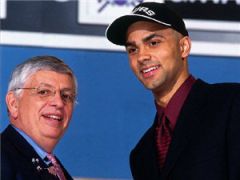 2001年 帕克NBA选秀被马刺队选中