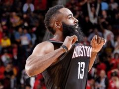 NBA十佳球:浓眉连续贡献两记超级血帽,哈登命中后撤步三分球