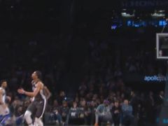 篮网VS独行侠:东契奇半场超远三分稳稳命中