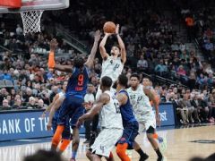 半场战报:阿德23+3威少15+6,马刺以72-63领先雷霆9分