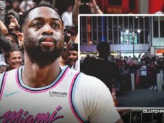 热队的SG Dwyane Wade在纽约向欢呼的球迷们扔着比赛时穿过的鞋子