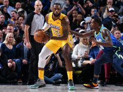 這仍是屬于詹姆斯的NBA！老詹率隊(duì)把東契奇打到心態(tài)爆炸，一度怒撕球衣泄憤
