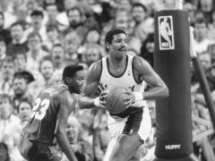 史蒂夫-约翰逊以63.2%的投篮命中率成为1985-86赛季投篮命中率榜榜首