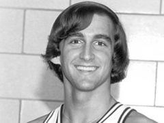 Joe Hassett以场均1.0个三分成为1981-82赛季三分榜榜首