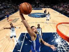 NBA常規(guī)賽勇士vs森林狼，第一節(jié)結(jié)束森林狼領(lǐng)先勇士15分