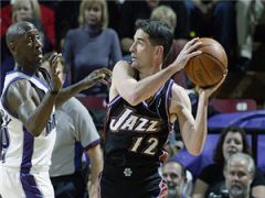 2009年4月8日乔丹斯托克顿入选NBA名人堂 称荣誉来得早了点