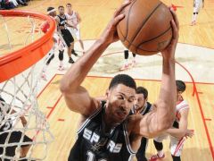 2011年12月11日步行者签下自由球员杰夫-艾尔斯
