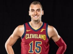 26歲的德克爾離開了NBA賽場，這名火箭舊將的未來路在何方
