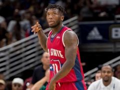 矮个球员靠什么立足NBA呢?艾弗森靠超强天赋,两位弹簧腿扣篮王