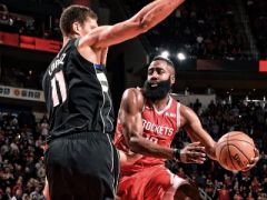 字母哥27+21+5登哥42+10+6,雄鹿6人上双客场力克火箭