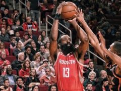 半场战报:哈登16+6+7乌布雷17+2+2,火箭以55-57落后太阳2分