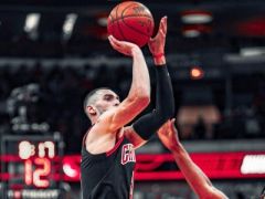罗宾逊20+7制胜进球 拉文22+6+6 勇士力克公牛结束4连败