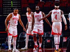 NBA季前赛：火箭新援伍德、戈登合砍50分，大比分击败马刺！
