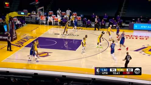 【NBA集锦】詹姆斯罕见被人盖帽 惨遭贝弗利嘲笑