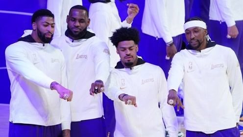 【NBA集锦】老詹高兴坏了!宝贝儿子和女儿为詹姆斯颁发戒指