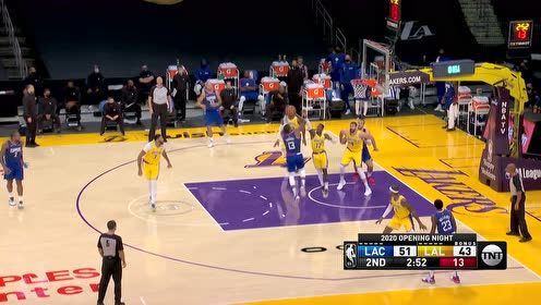 【NBA集锦】詹姆斯反击送出助攻 波普滑翔单臂劈扣