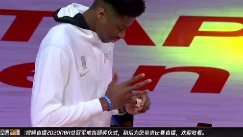 【NBA集锦】满眼羡慕!字母哥为字母弟弟颁发总冠军戒指