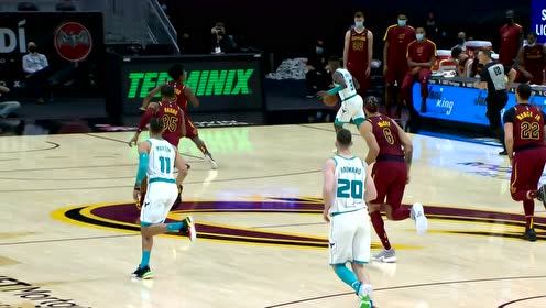 【NBA集錦】豪橫！ 羅齊爾空中對抗失去平衡后依舊打進(jìn)2+1