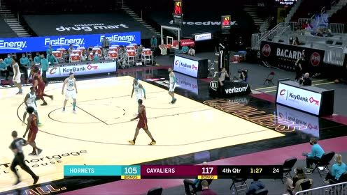 【NBA集錦】囧！莊神這是被某隊(duì)友傳染啦？ 德拉蒙德傳球直接傳到觀眾席
