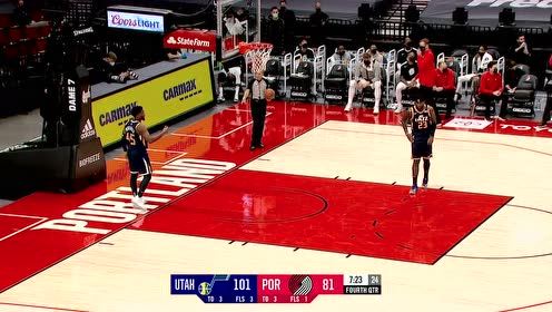 【NBA集锦】太强硬了 安东尼硬刚防守把球放进