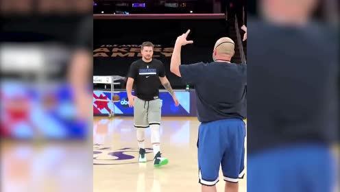【NBA集錦】不錯不錯！胖奇奇賽前三分訓(xùn)練一擊即中