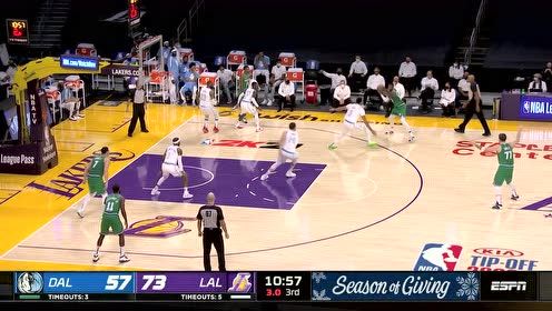【NBA集錦】這球太強硬！ 史密斯無懼詹眉防守強硬上籃